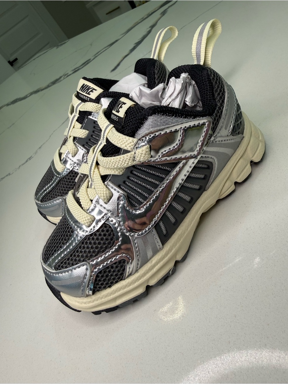 Nike Vomero 5 Toddler Size 7C Metallic Silver Chrome Grey Sneaker Running Shoes